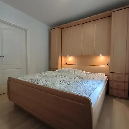 Unter Den Linden Wallsbull